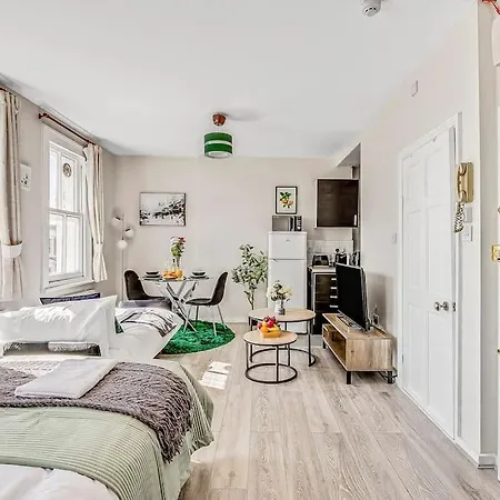Studio For City Explorers - 3 Min Walk To Station London Exterior photo